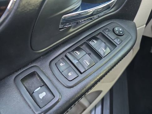 Used 2020 Dodge Grand Caravan SXT image 16