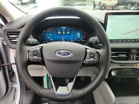 New 2025 Ford Escape SE w/ PHEV Premium Package FWD image 24