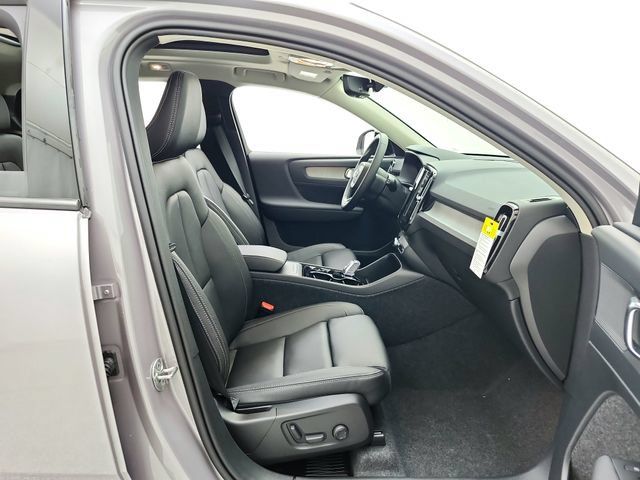 New 2026 Volvo XC40 B5 Plus w/ Protection Package Premier AWD/4WD image 18
