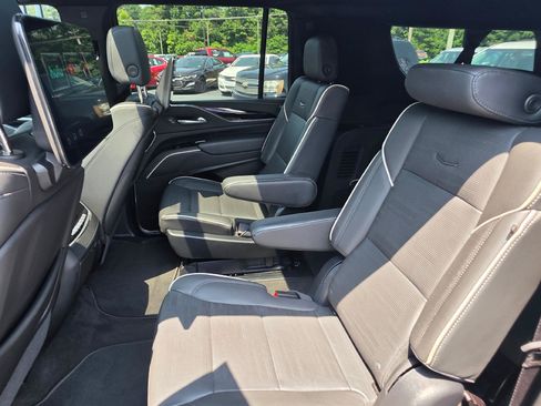 Used 2024 Cadillac Escalade ESV Sport w/ LPO, ONYX Package AWD/4WD image 10