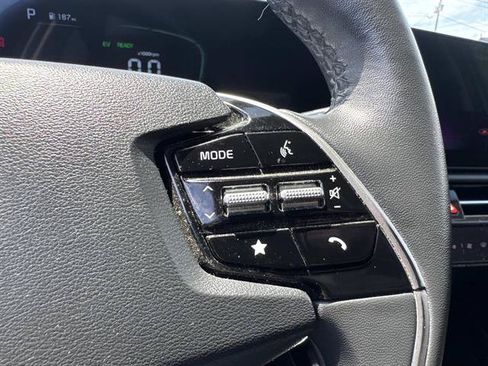 Used 2023 Kia Niro EX w/ EX Cold Weather Package FWD image 32