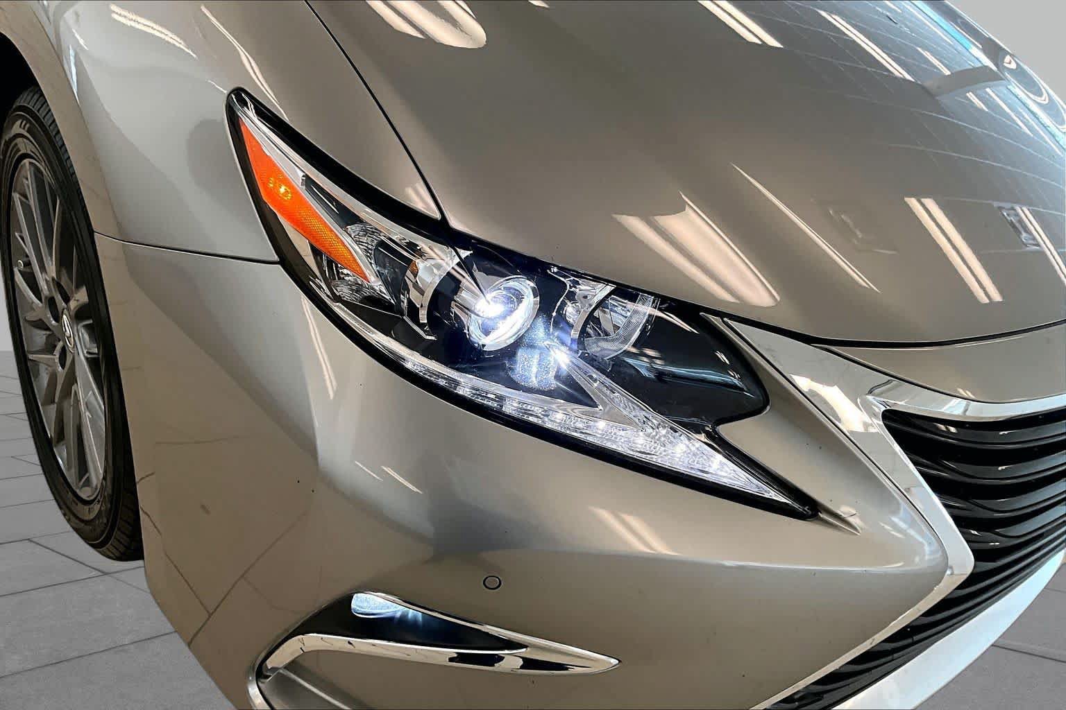 Used 2018 Lexus ES 350 w/ Navigation System Package FWD image 25