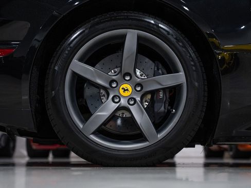 Used 2015 Ferrari California T image 15