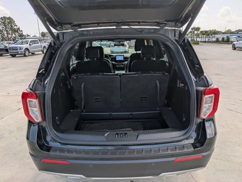 Used 2020 Ford Explorer XLT w/ Equipment Group 202A AWD/4WD image 14