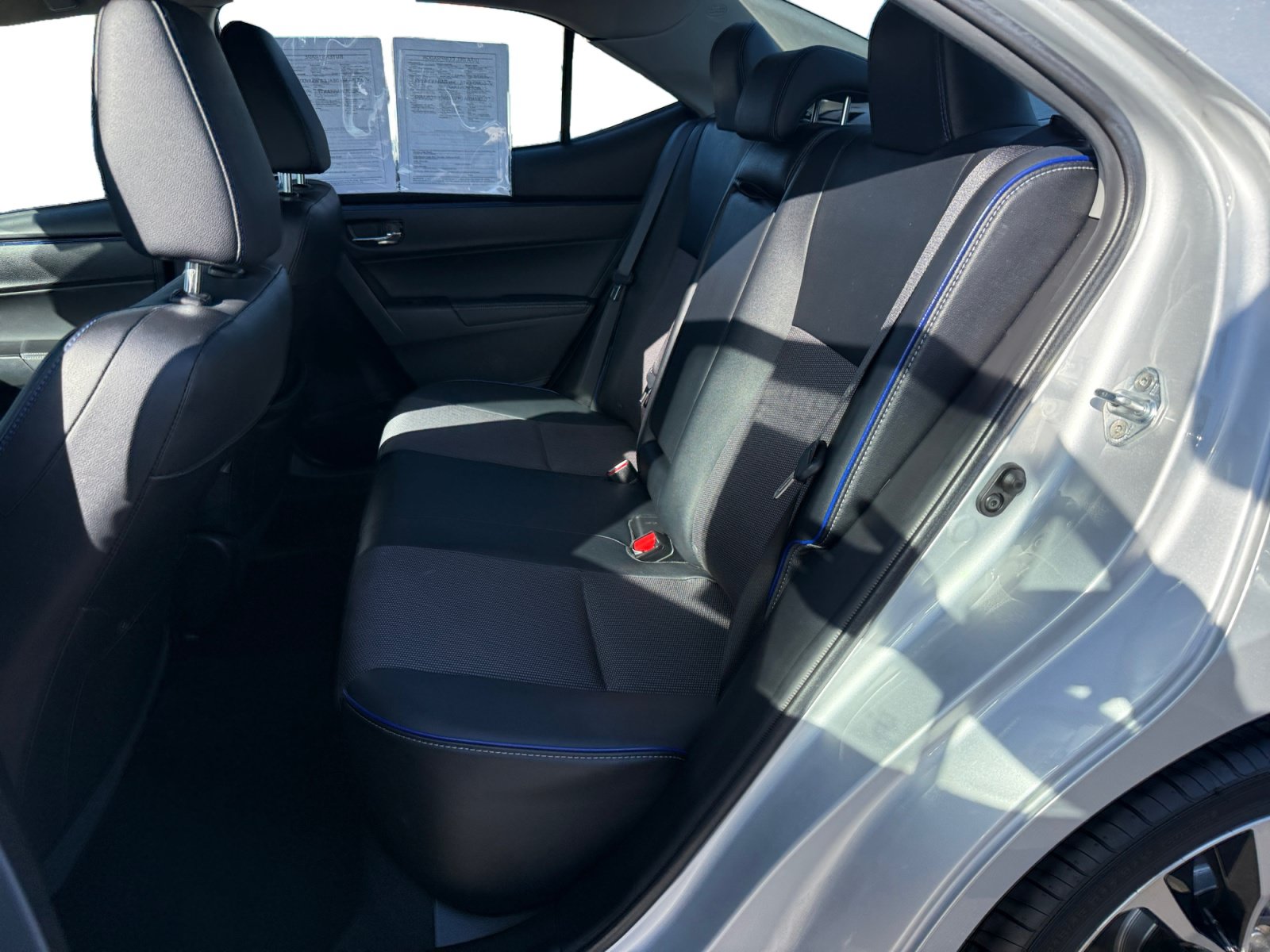 Used 2018 Toyota Corolla SE w/ Carpet Mat Package (TMS) FWD image 16