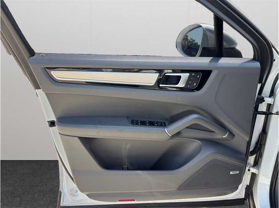 Used 2022 Porsche Cayenne Platinum Edition AWD/4WD image 19