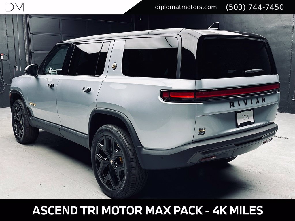 Used 2025 Rivian R1S Premium Dual AWD/4WD image 4
