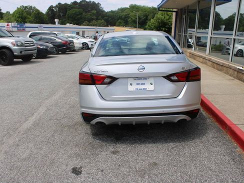 Used 2022 Nissan Altima 2.5 SV FWD image 5