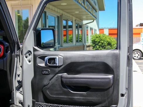 Used 2018 Jeep Wrangler Unlimited Rubicon w/ Steel Bumper Group AWD/4WD image 15