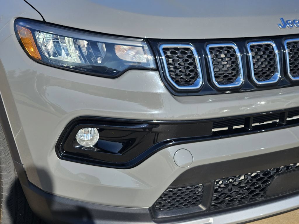 Used 2023 Jeep Compass Limited w/ Sun and Sound Group AWD/4WD image 8