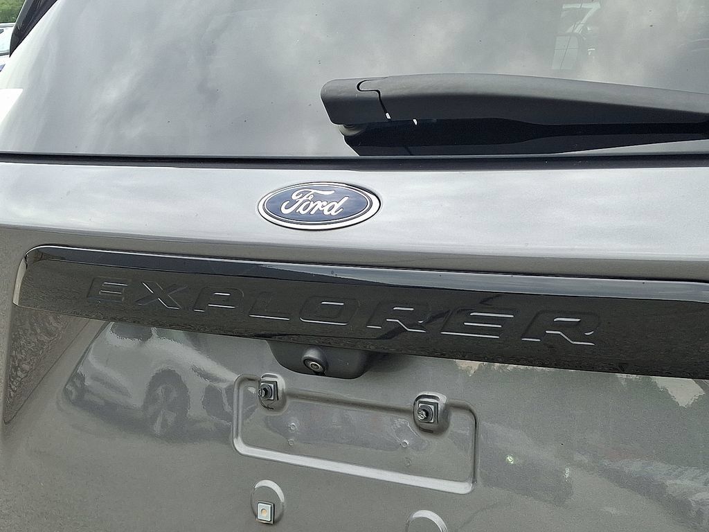 Used 2023 Ford Explorer ST-Line w/ Class IV Trailer Tow Package AWD/4WD image 32