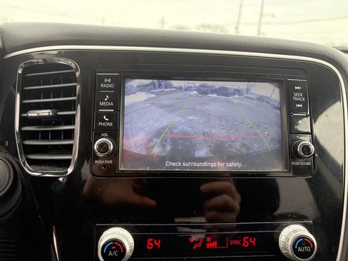 Used 2020 Mitsubishi Outlander ES image 24