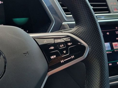 Used 2023 Volkswagen Tiguan SE R-Line image 31