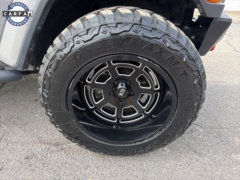 Used 2021 Jeep Gladiator Willys image 9