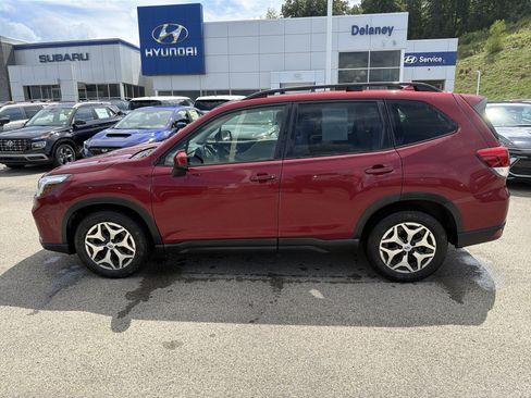 Used 2021 Subaru Forester Premium AWD/4WD image 9