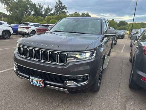 Used 2022 Jeep Wagoneer Series III AWD/4WD image 5