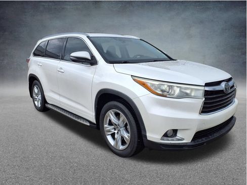 Used 2016 Toyota Highlander Limited w/ Driver Technology Package AWD/4WD image 4