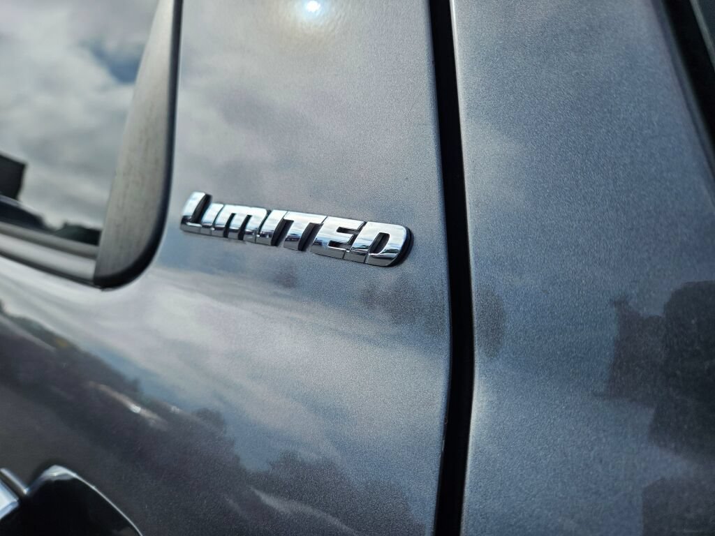 Used 2011 Toyota Sequoia Limited AWD/4WD image 12