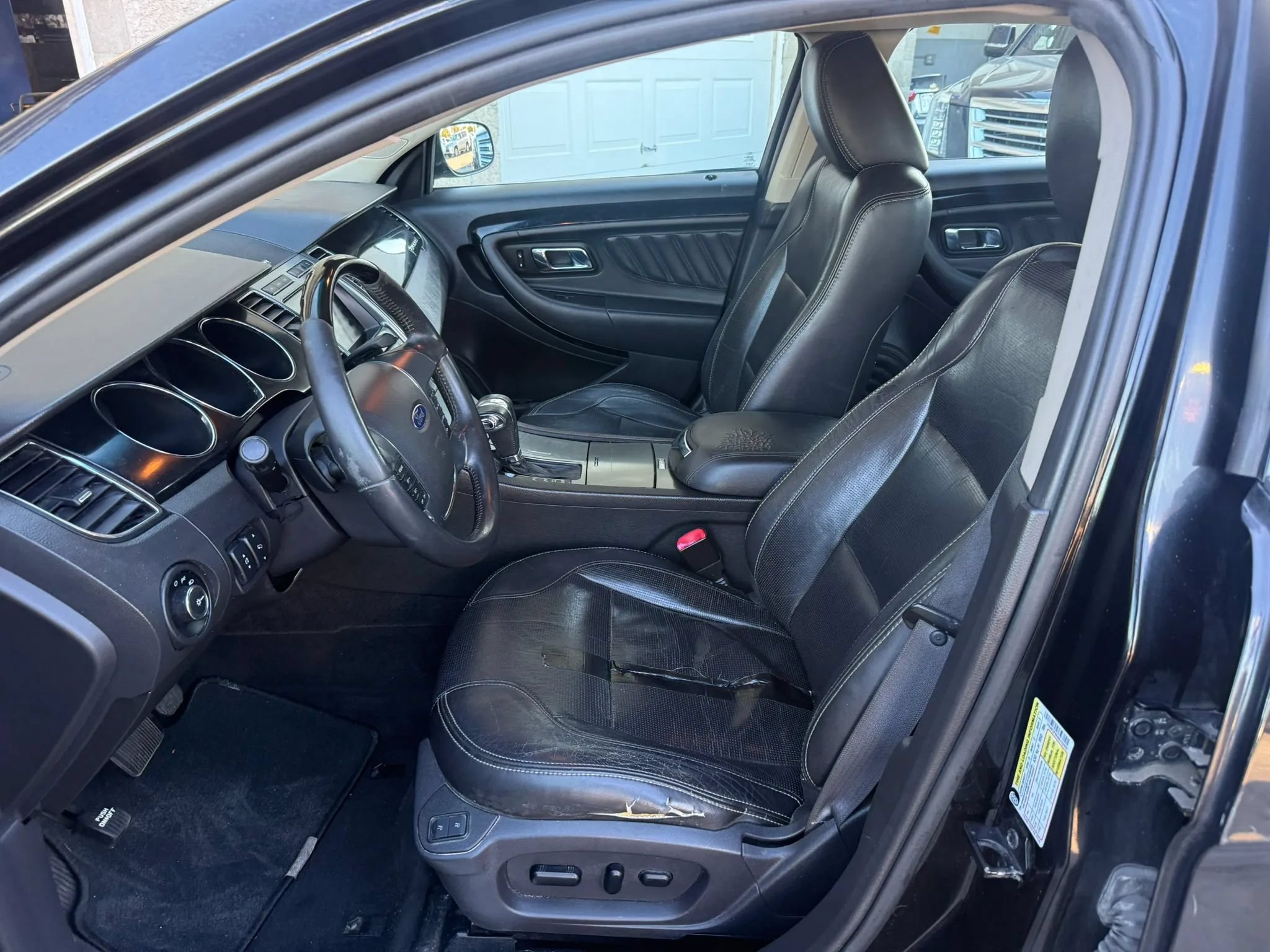 Used 2010 Ford Taurus Limited FWD image 15
