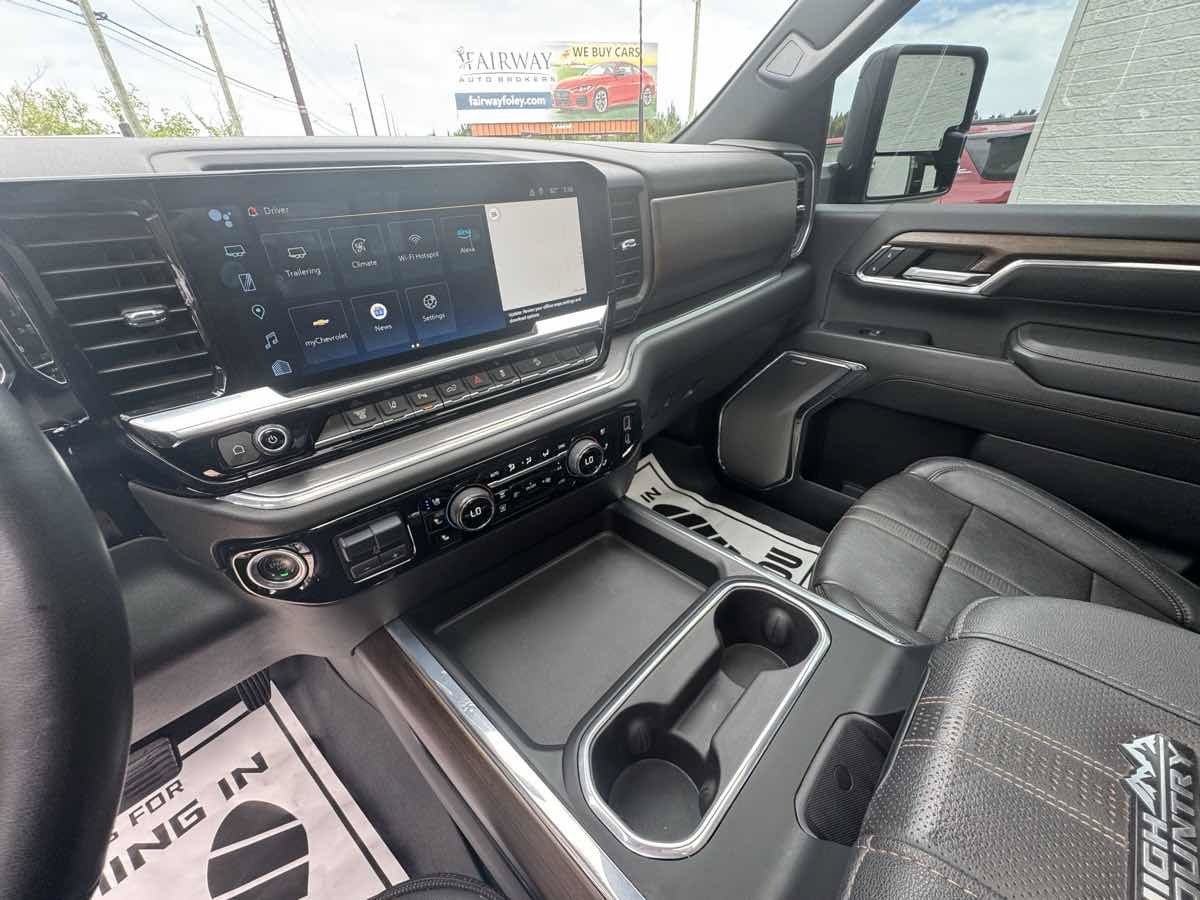 Used 2024 Chevrolet Silverado 2500 High Country w/ Midnight Edition AWD/4WD image 17