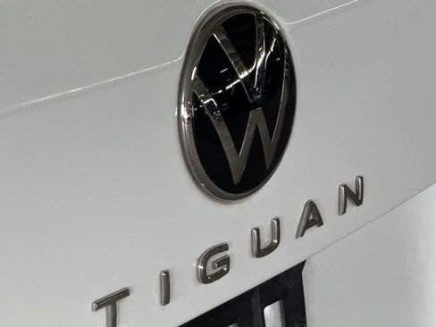 Certified 2023 Volkswagen Tiguan SE FWD image 10