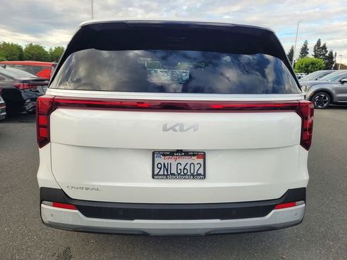 Used 2025 Kia Carnival LX image 5