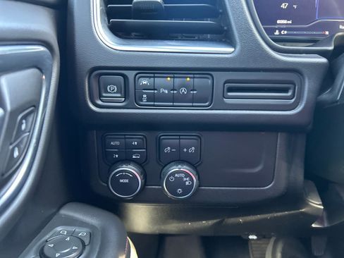 Used 2023 Chevrolet Suburban RST image 7