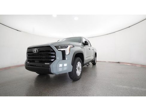 New 2025 Toyota Tundra SR5 w/ SR5 Premium Package AWD/4WD image 32