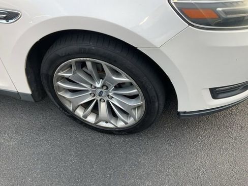 Used 2015 Ford Taurus Limited image 3