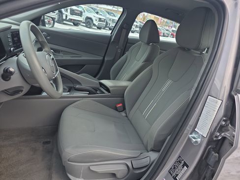 Used 2023 Hyundai Elantra SEL image 2