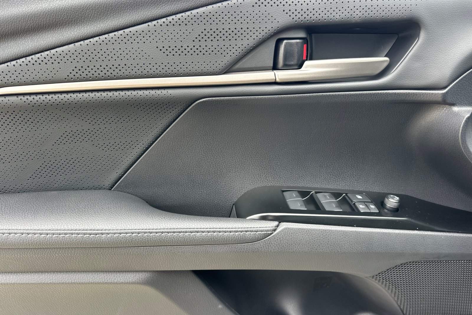 New 2026 Toyota Camry XSE FWD image 11