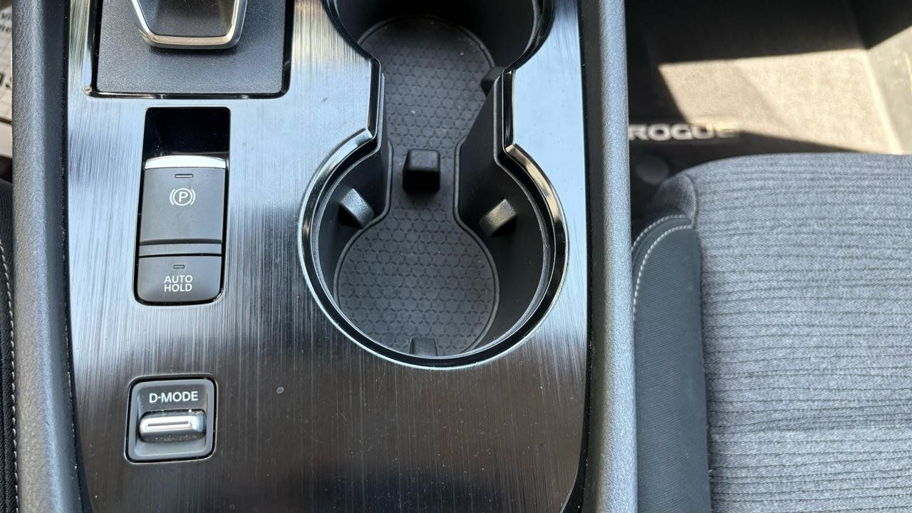 Used 2022 Nissan Rogue SV FWD image 24