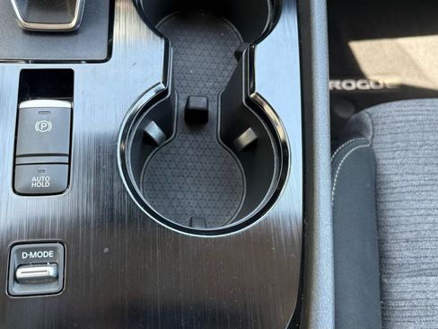 Used 2022 Nissan Rogue SV FWD image 24