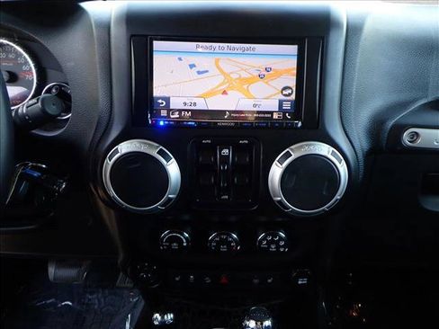 Used 2016 Jeep Wrangler Unlimited Rubicon image 15