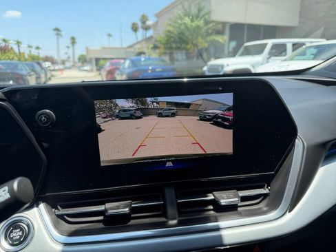 Used 2025 Chevrolet Trax LT FWD image 22