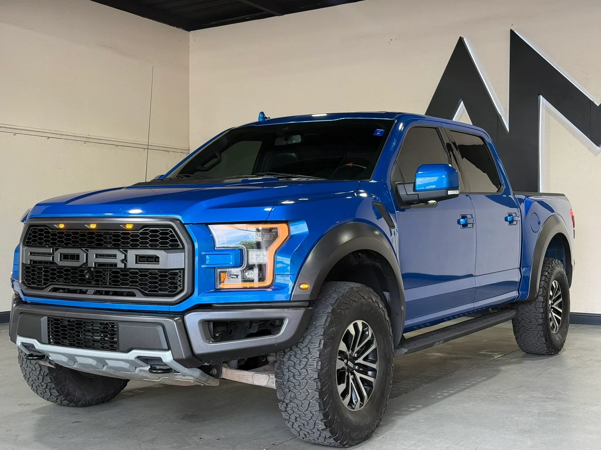 Used 2020 Ford F150 Raptor w/ Equipment Group 802A Luxury AWD/4WD image 1