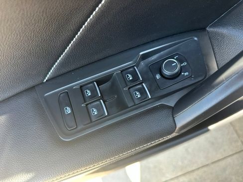 Used 2024 Volkswagen Tiguan SE w/ Panoramic Sunroof Package AWD/4WD image 16