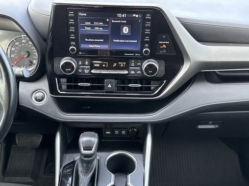 Used 2021 Toyota Highlander LE image 29