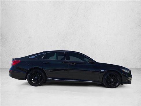 Used 2018 Honda Accord Touring image 4