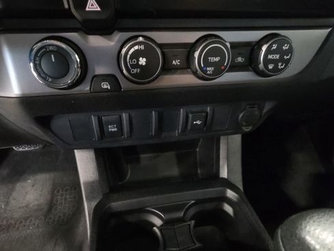 Used 2020 Toyota Tacoma SR AWD/4WD image 26