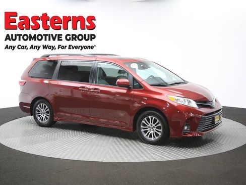 Used 2019 Toyota Sienna XLE FWD image 50