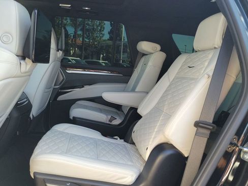 Certified 2025 Cadillac Escalade Premium Luxury Platinum image 25