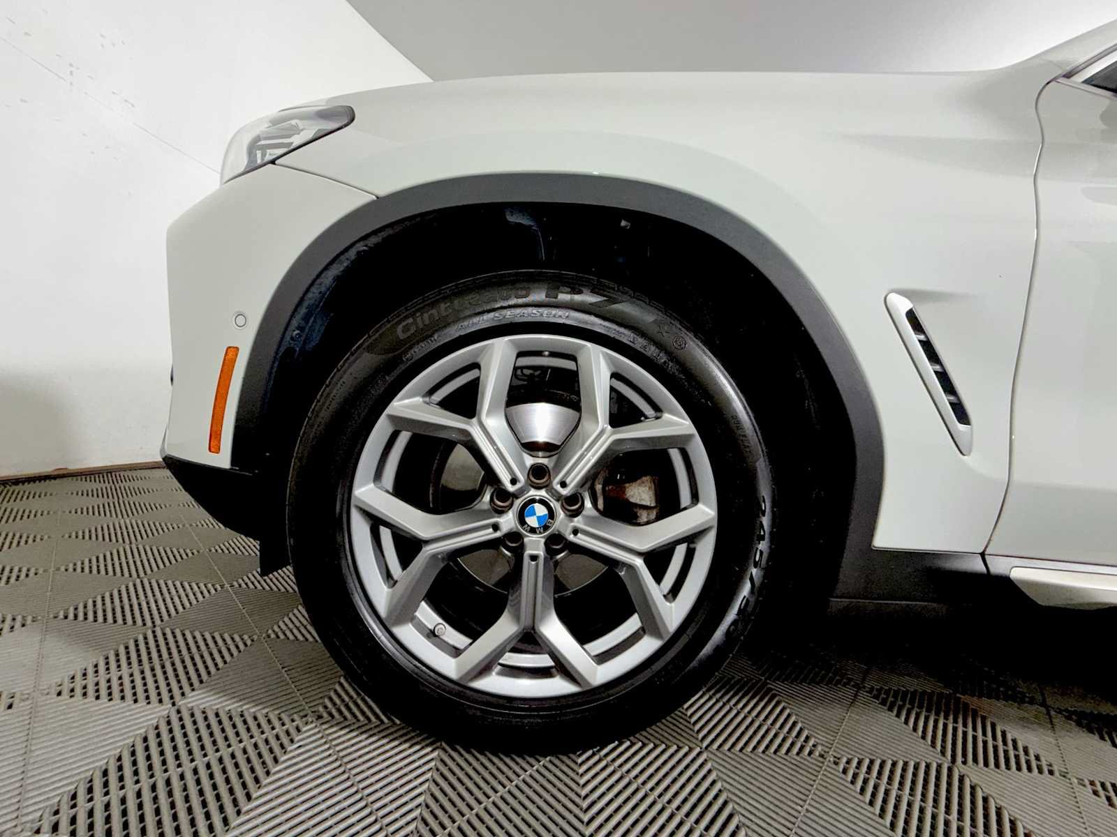 Used 2024 BMW X4 xDrive30i w/ Premium Package AWD/4WD image 8