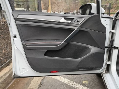 Used 2018 Volkswagen GTI SE w/ SE Leather Package image 28