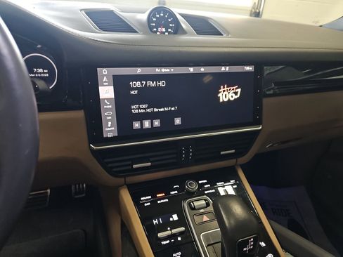 Used 2021 Porsche Cayenne S w/ Premium Package Plus image 10