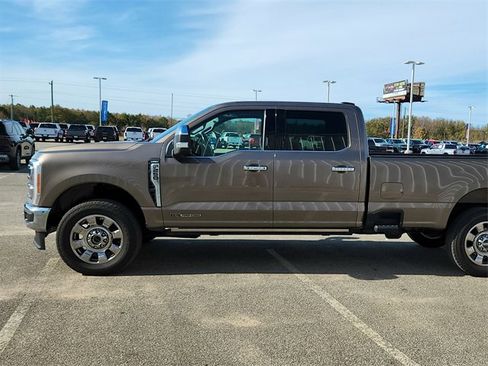 Used 2023 Ford F250 Lariat w/ Lariat Ultimate Package image 3