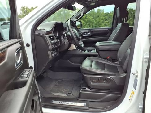 Used 2023 Chevrolet Tahoe Z71 w/ Luxury Package AWD/4WD image 39