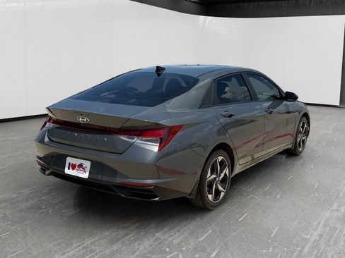 Used 2023 Hyundai Elantra SEL w/ Convenience Package FWD image 5