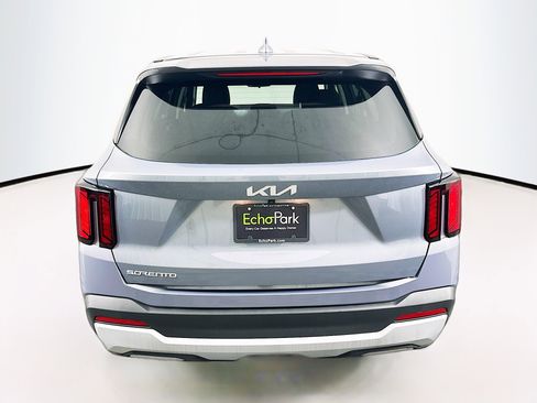 Used 2025 Kia Sorento LX image 7