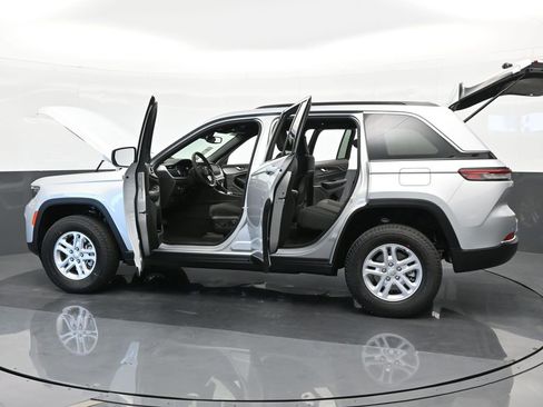 Used 2024 Jeep Grand Cherokee Laredo w/ Trailer Tow Package image 56